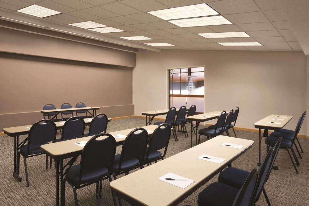 Country Inn & Suites by Radisson Indianapolis East photo 27