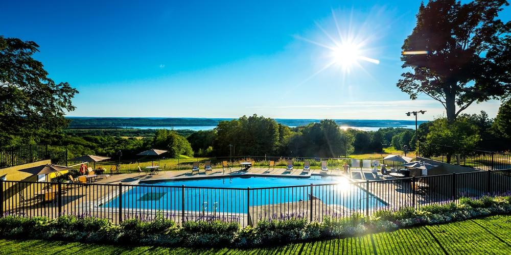 The Lakeview Hotel, Shanty Creek Resort photo 10