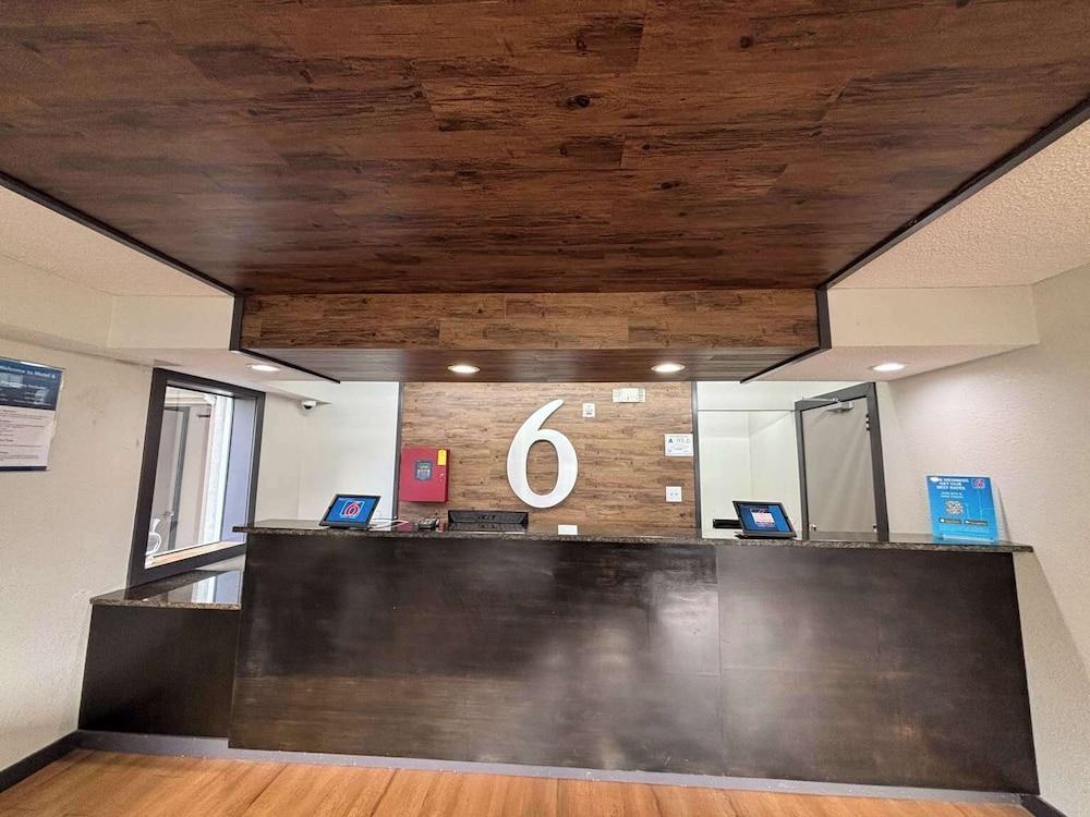 Studio 6 Suites Charlotte, NC - Northlake photo 2