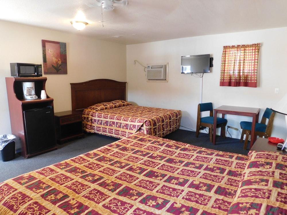 Little Shamrock Motel photo 21