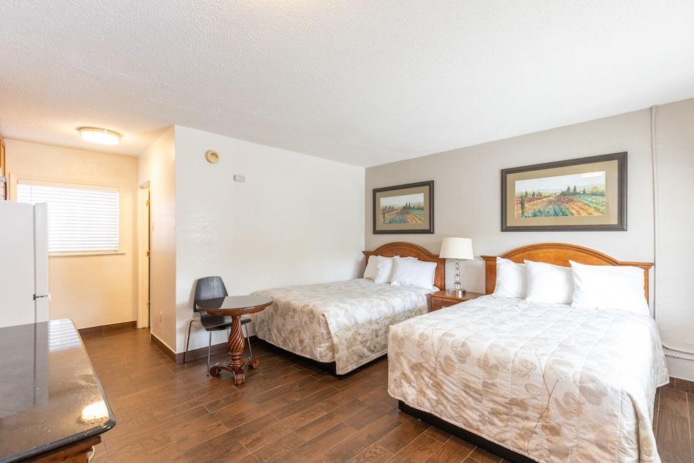 Vineyard Valley Inn photo 31