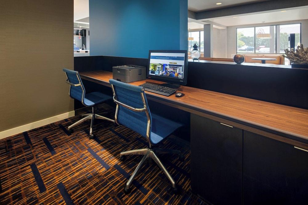 Courtyard by Marriott Grand Rapids Airport photo 24
