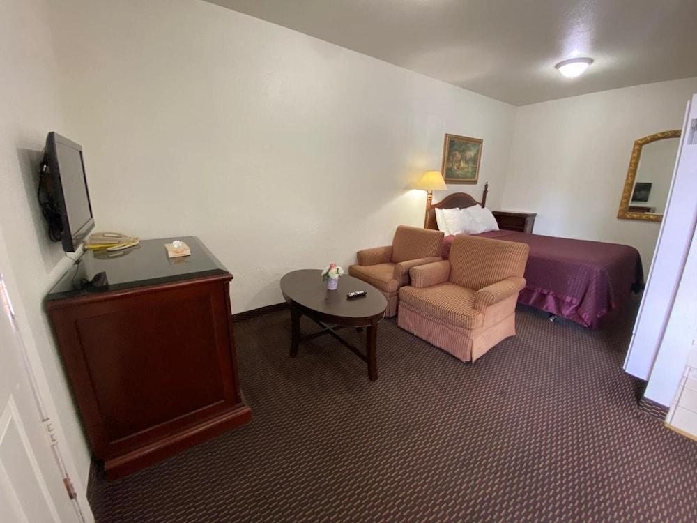 Economy Inn photo 18
