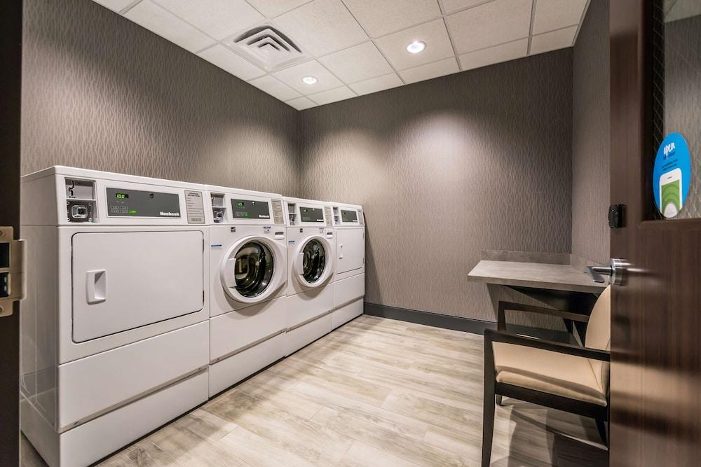 Hampton Inn & Suites Wixom photo 43