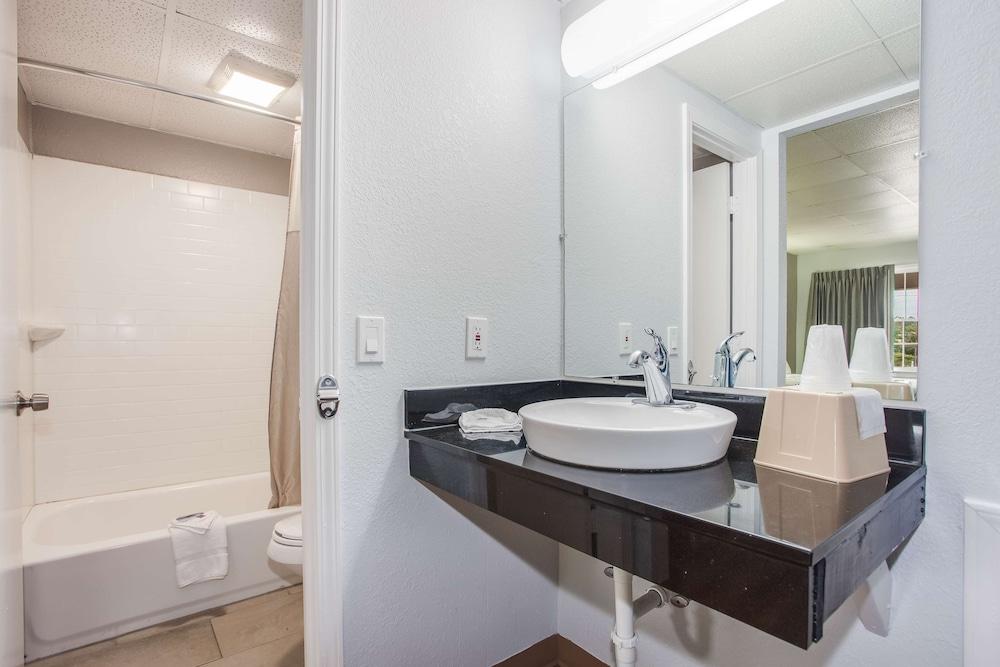 Motel 6 Walterboro, SC photo 12