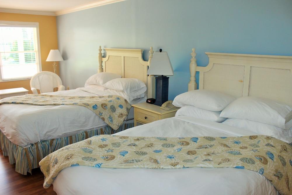 Edgewater Inn photo 47