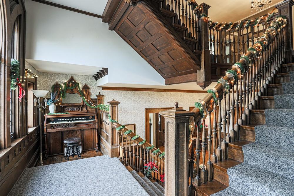 Offutt Manor photo 39