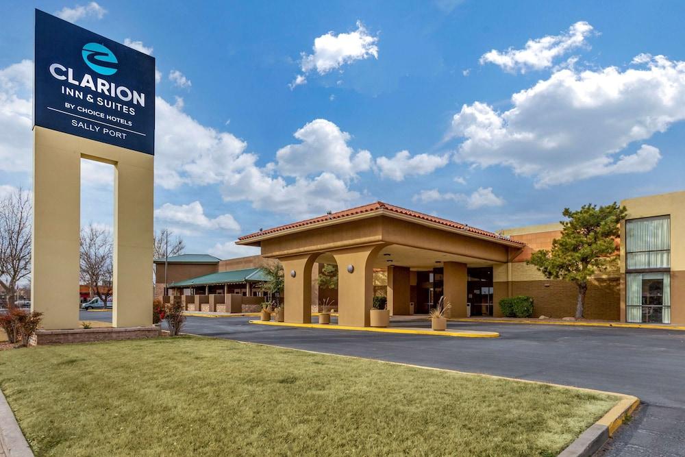 Clarion Inn & Suites Roswell photo 1