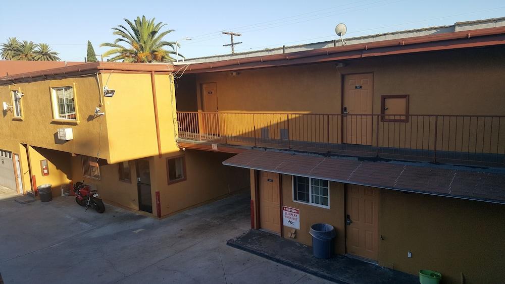Central Inn Motel on 41 Street photo 15