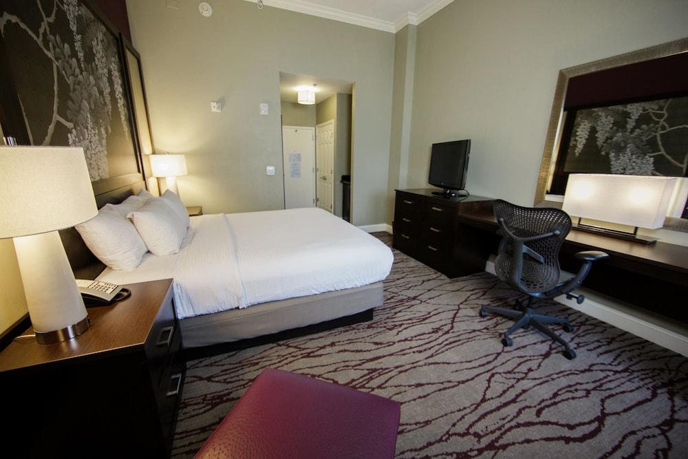 DoubleTree by Hilton Hotel Savannah Historic District photo 6