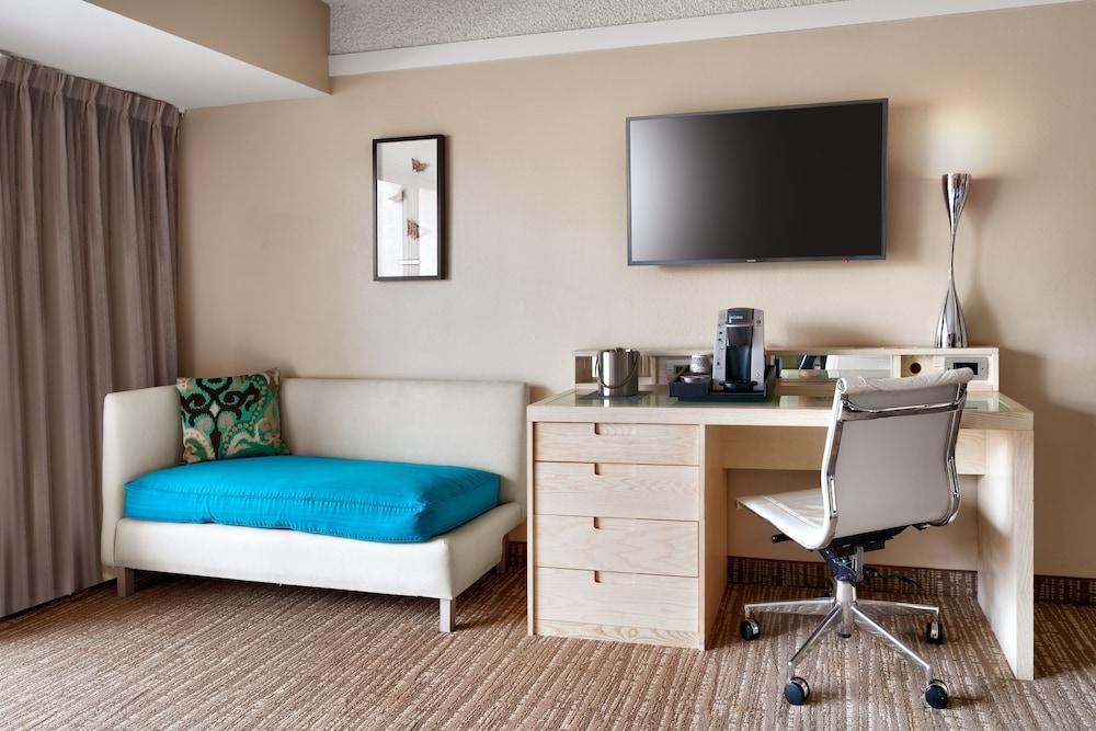 Atrium Hotel at Orange County Airport photo 17