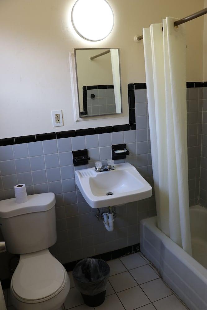 Sandman Inn Motel photo 21