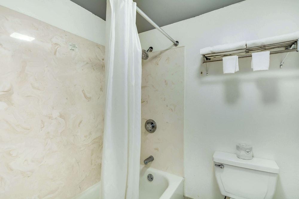 Knights Inn Berea photo 35