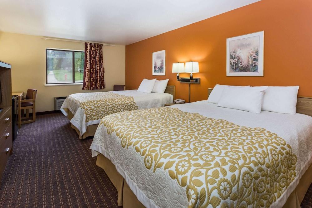 Days Inn by Wyndham Stoughton WI. photo 7