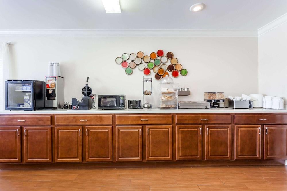 Ramada by Wyndham Tell City photo 26