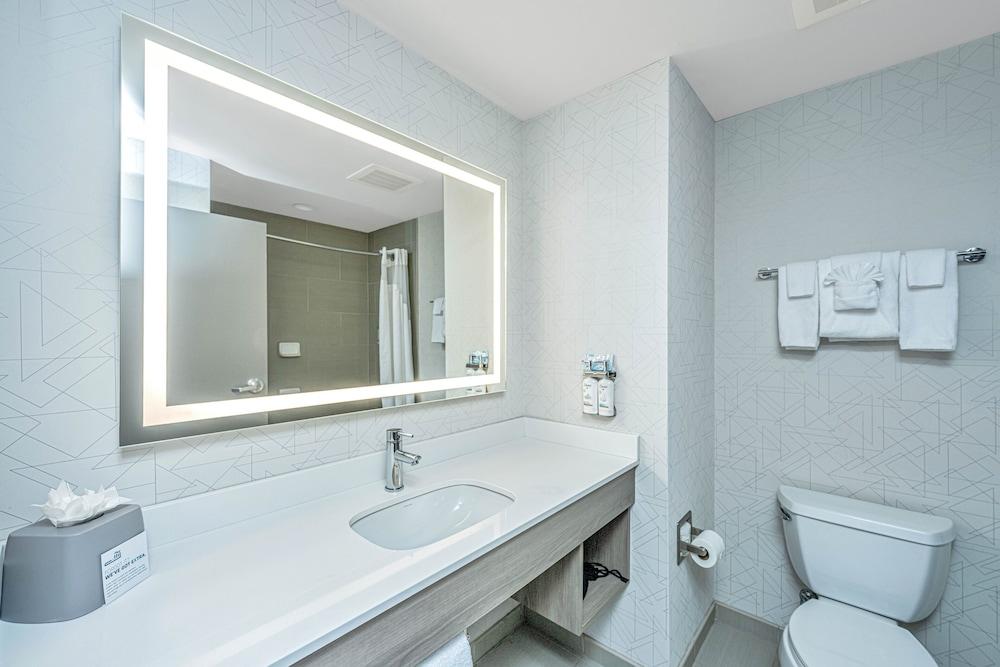 Holiday Inn Express & Suites Charleston Arpt-Conv Ctr Area photo 21
