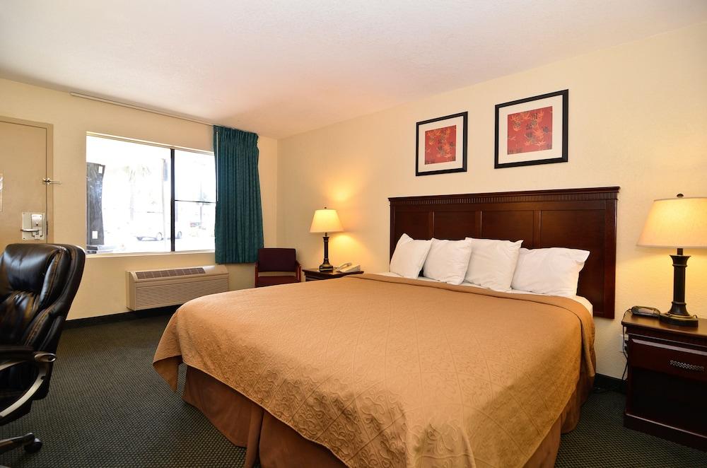 Quality Inn San Diego I-5 Naval Base photo 20