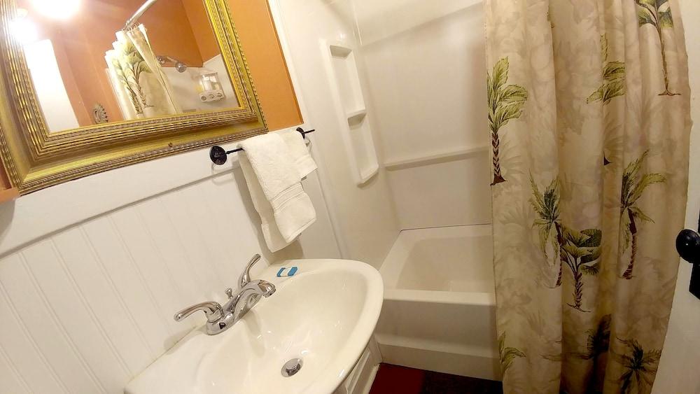 Historic Whiting Hotel Suites photo 32