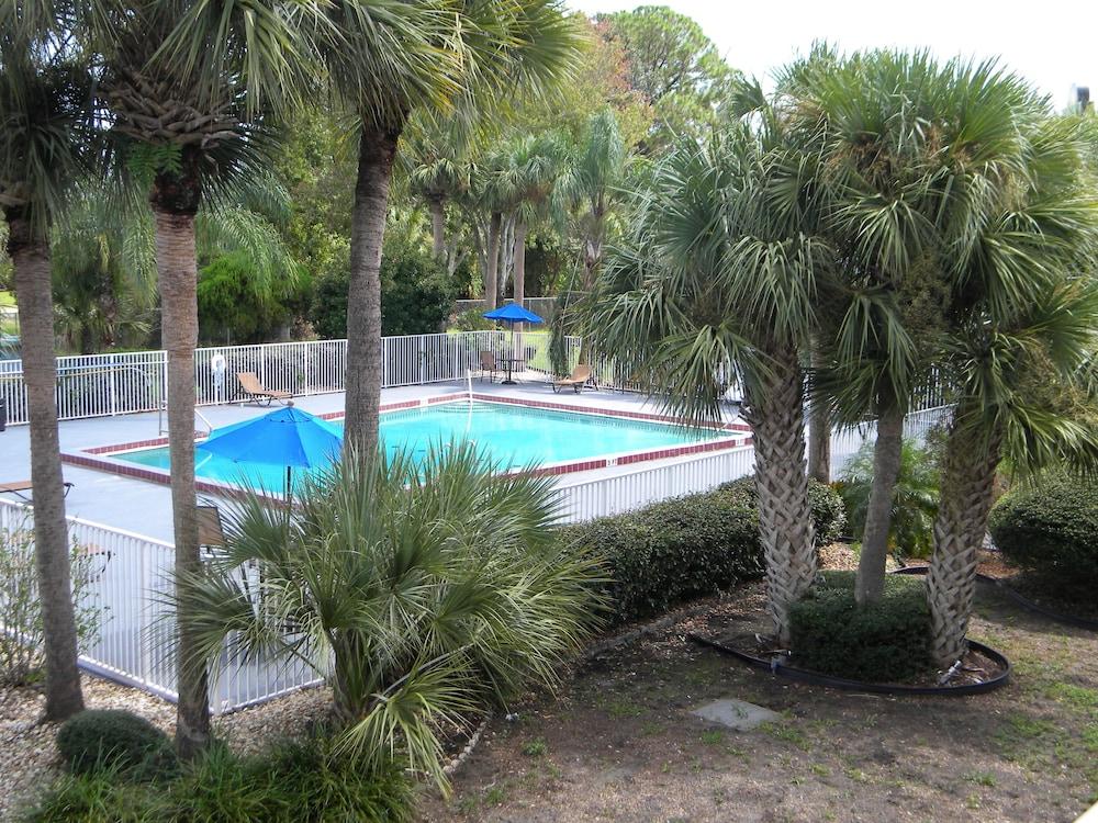 Econo Lodge Daytona Beach - Speedway photo 67
