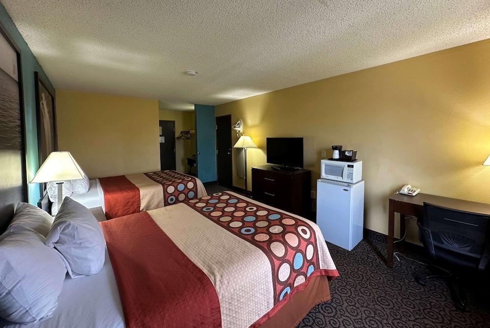 Super 8 by Wyndham Appleton photo 23