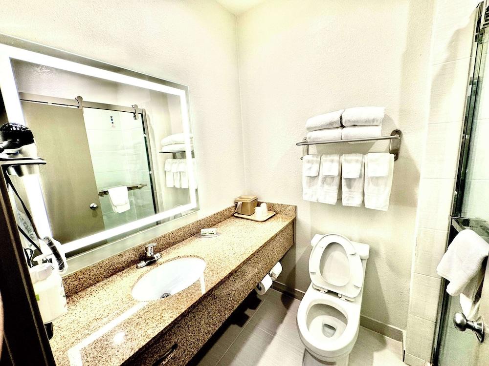 Baymont by Wyndham Richmond I-70 photo 16