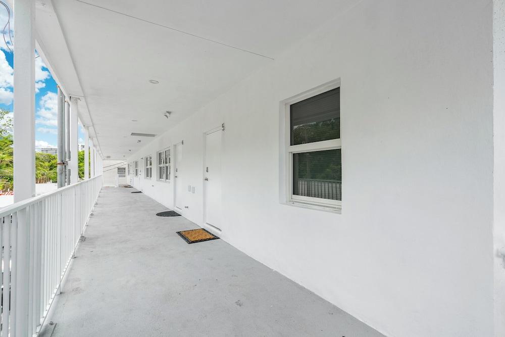 BeachSide 9th Residences photo 40