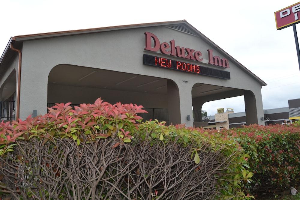 Deluxe INN photo 1