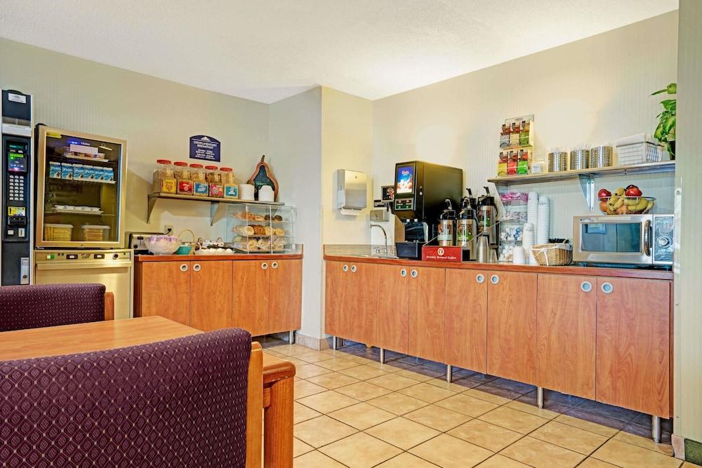 Microtel Inn & Suites by Wyndham Inver Grove Heights/Minneap photo 38
