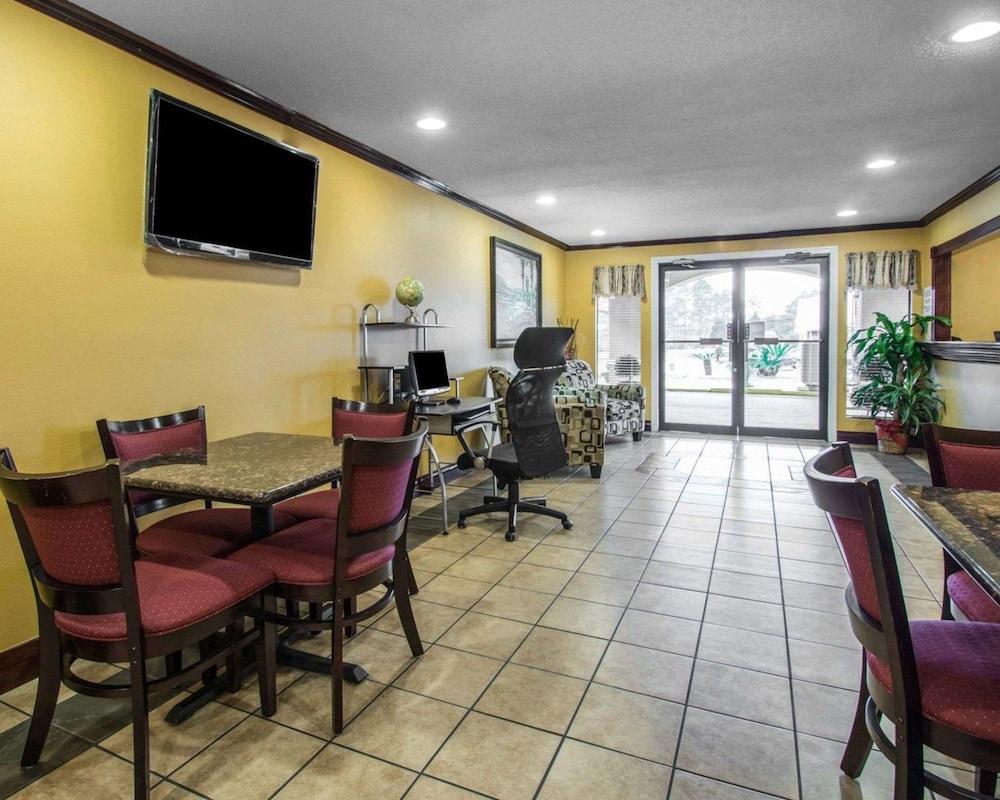 Econo Lodge Defuniak Springs I-10 photo 21