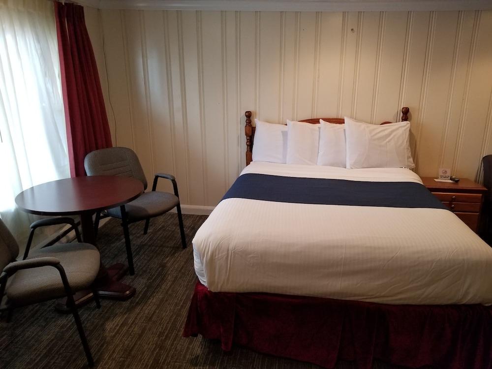 The Tides Motel photo 5