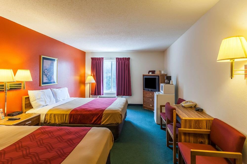Econo Lodge Lincoln photo 27