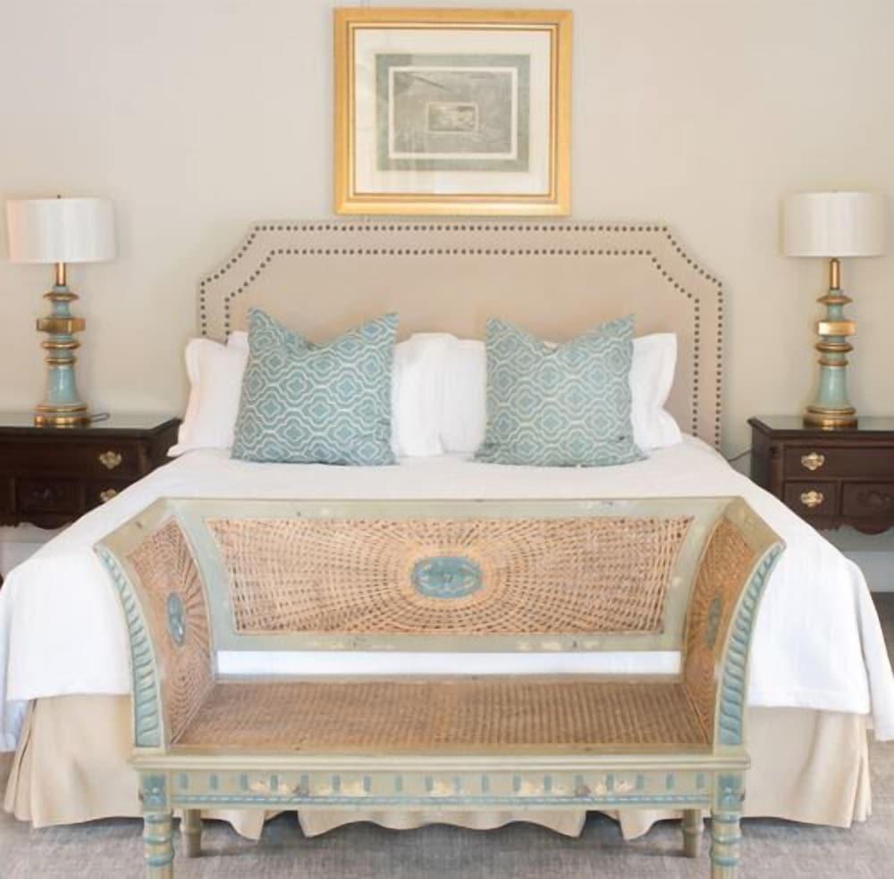 Carriage House Inn photo 11