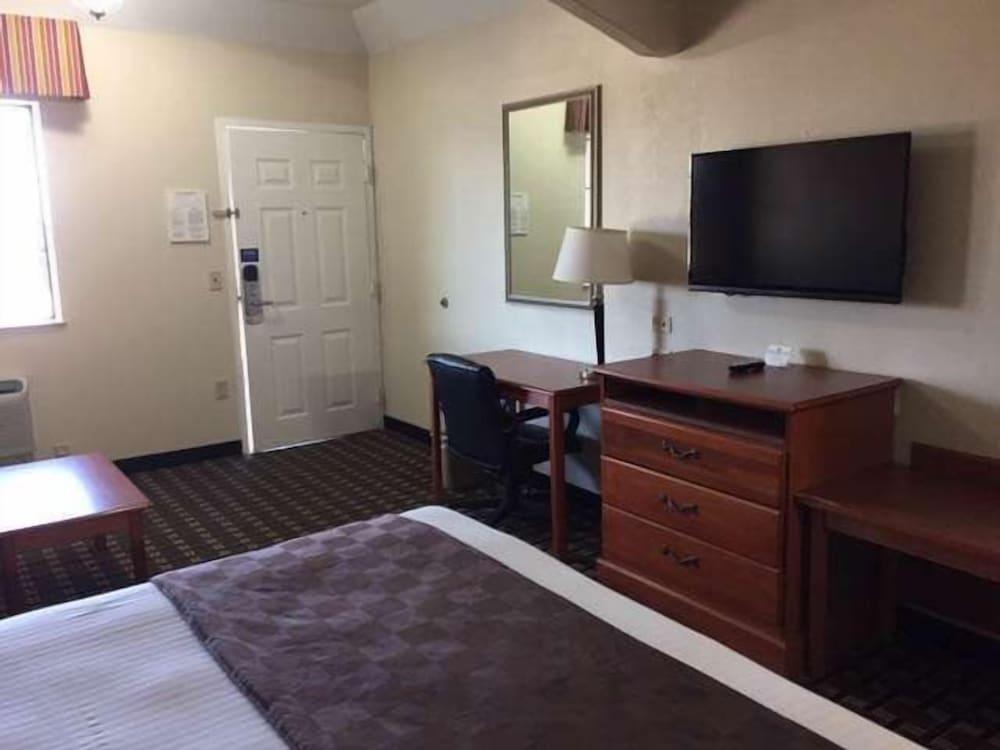 Motel 6 Tyler, TX photo 21