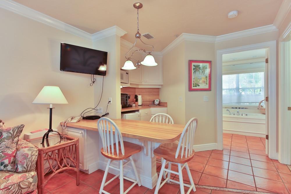 Tortuga Inn Beach Resort photo 94