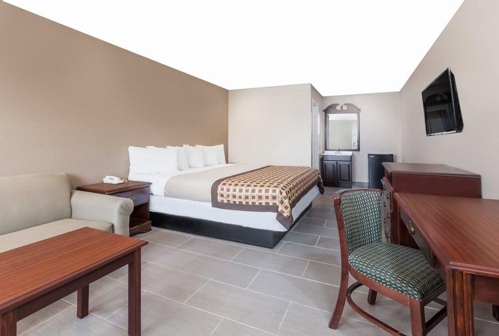 Deluxe Inn Denton photo 5