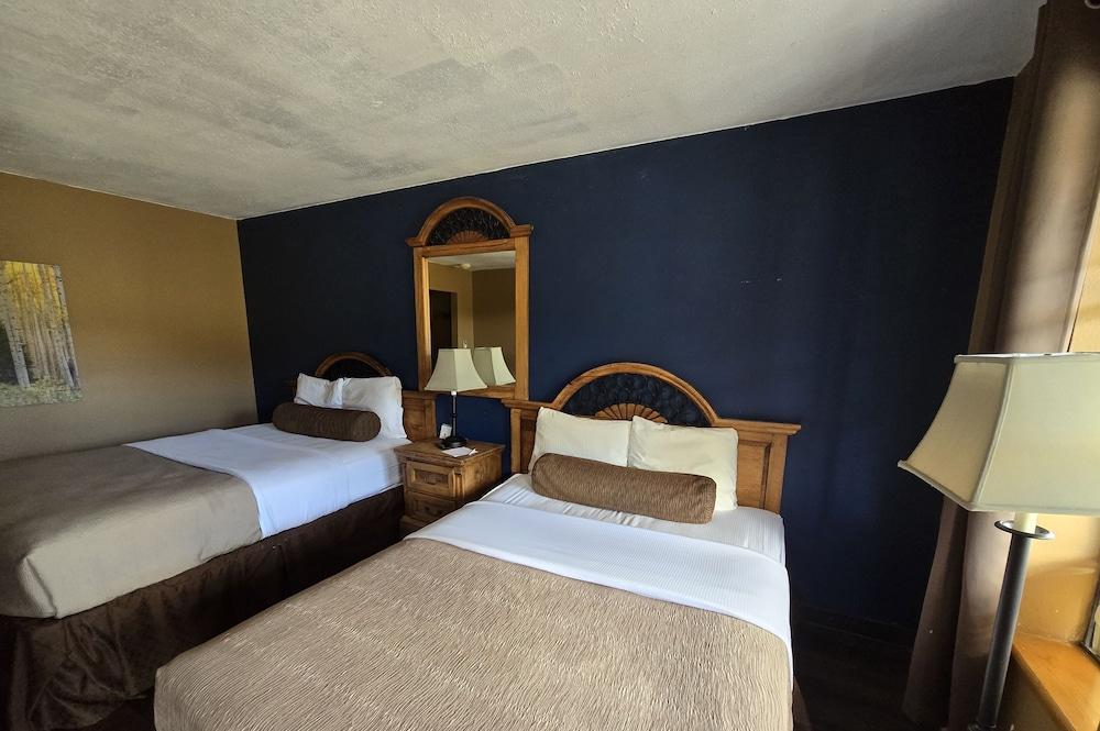 Econo Lodge Eagle Nest photo 50