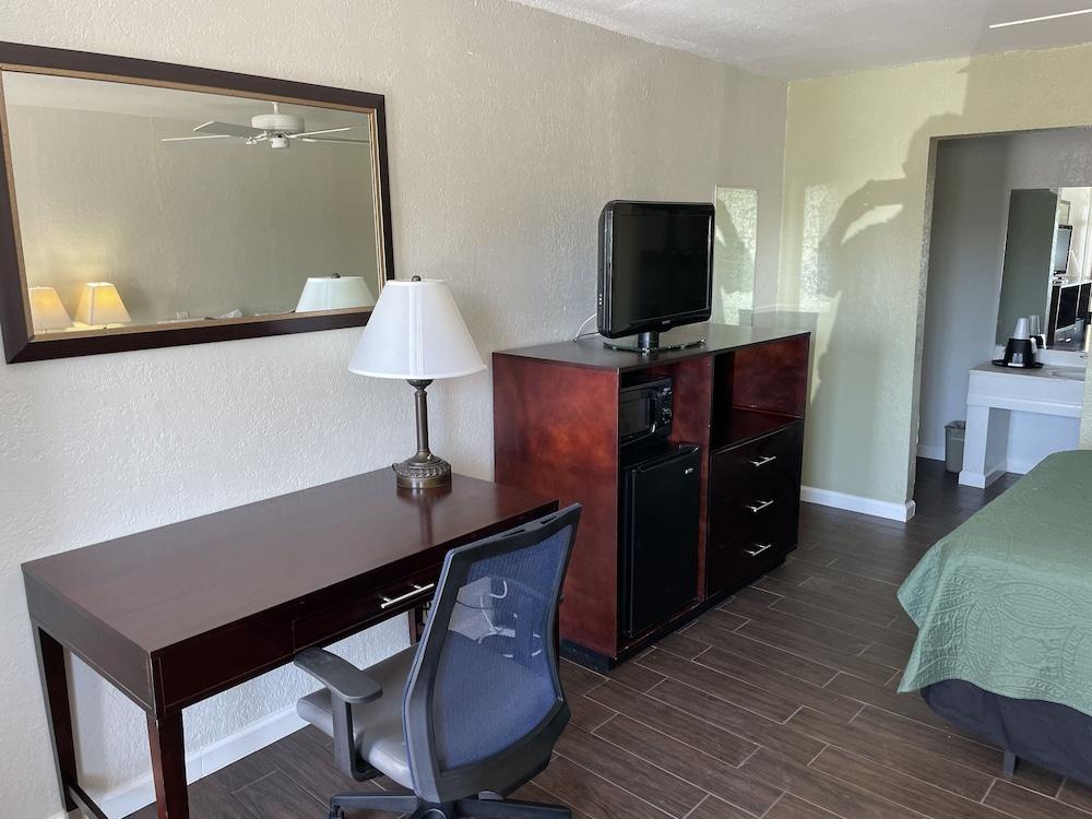 Del Rio Inn photo 5