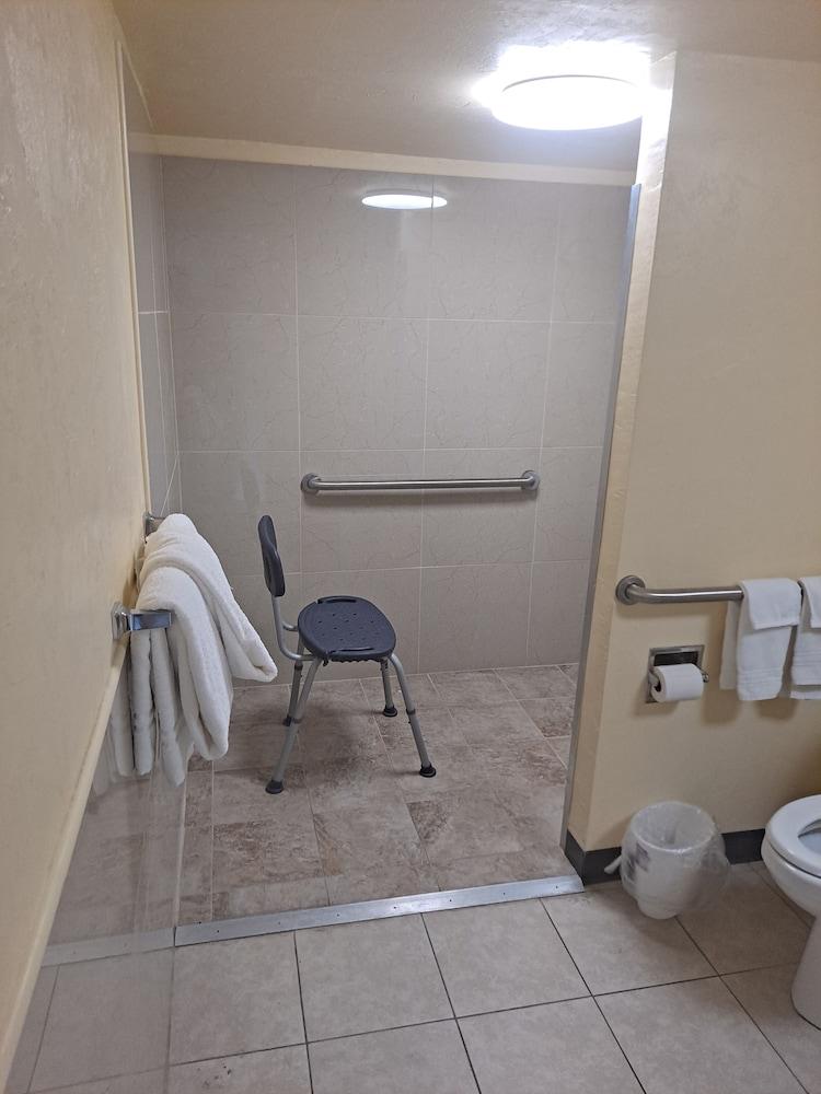 Days Inn by Wyndham Gainesville University photo 23