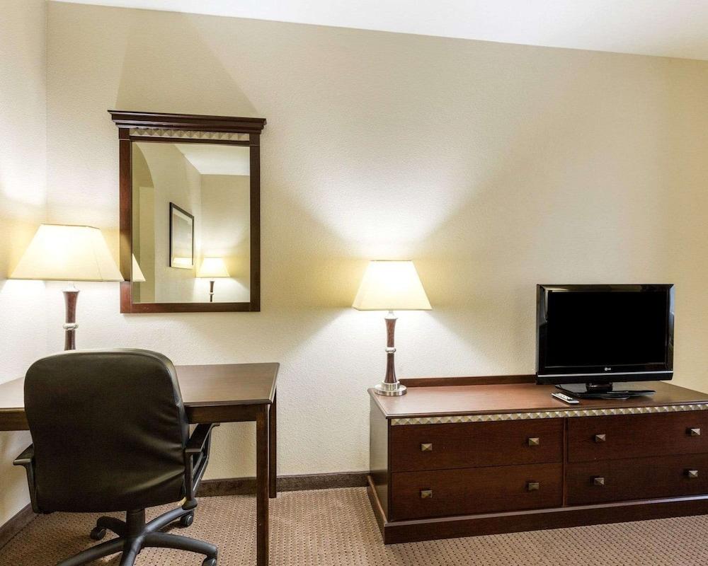 Comfort Inn & Suites Winnie photo 14