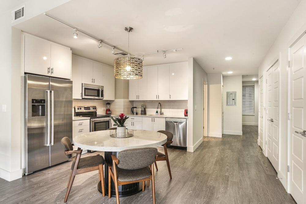 Modern Condos in California Building by Hosteeva photo 82