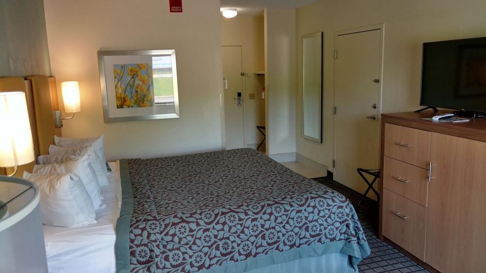 Days Inn by Wyndham Ashland photo 10