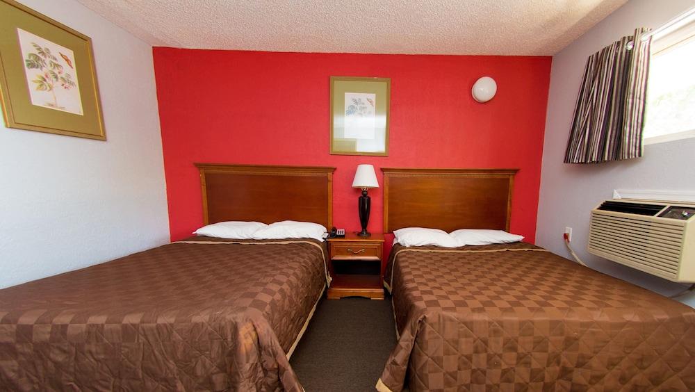 Scottish Inn and Suites photo 16
