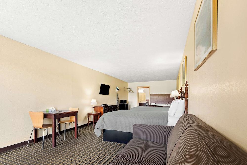 Americas Best Value Inn & Suites Mt. Pleasant photo 7