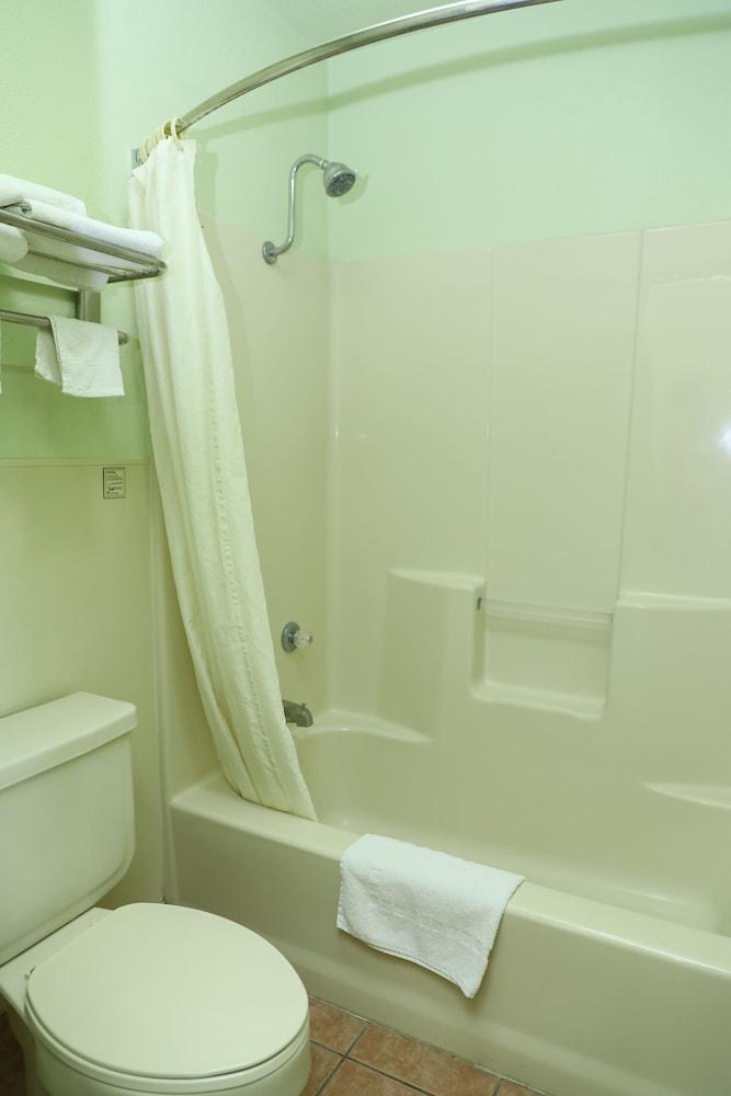 Budget Inn photo 13
