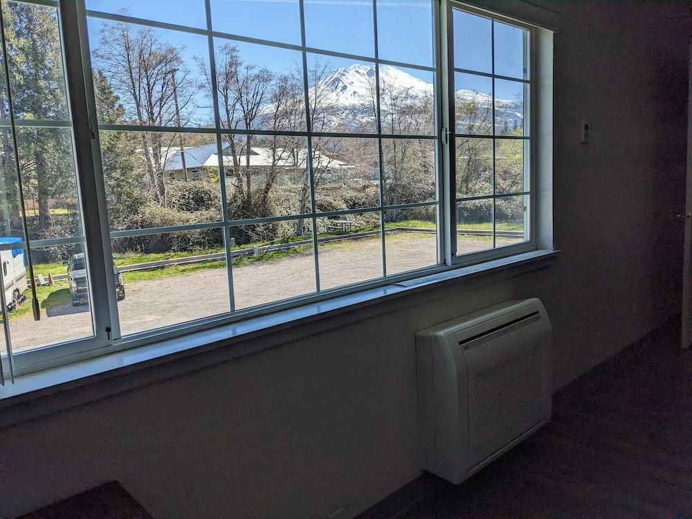 Hi-Lo Motel, Cafe and RV Park Mount Shasta Area photo 27
