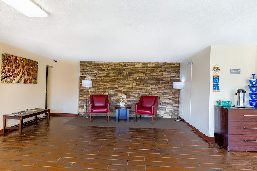 Americas Best Value Inn Moline photo 3