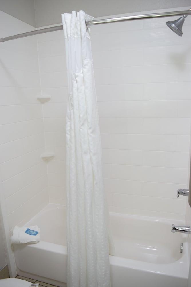 Holiday Inn Express Hotel & Suites West I 10 by IHG photo 19