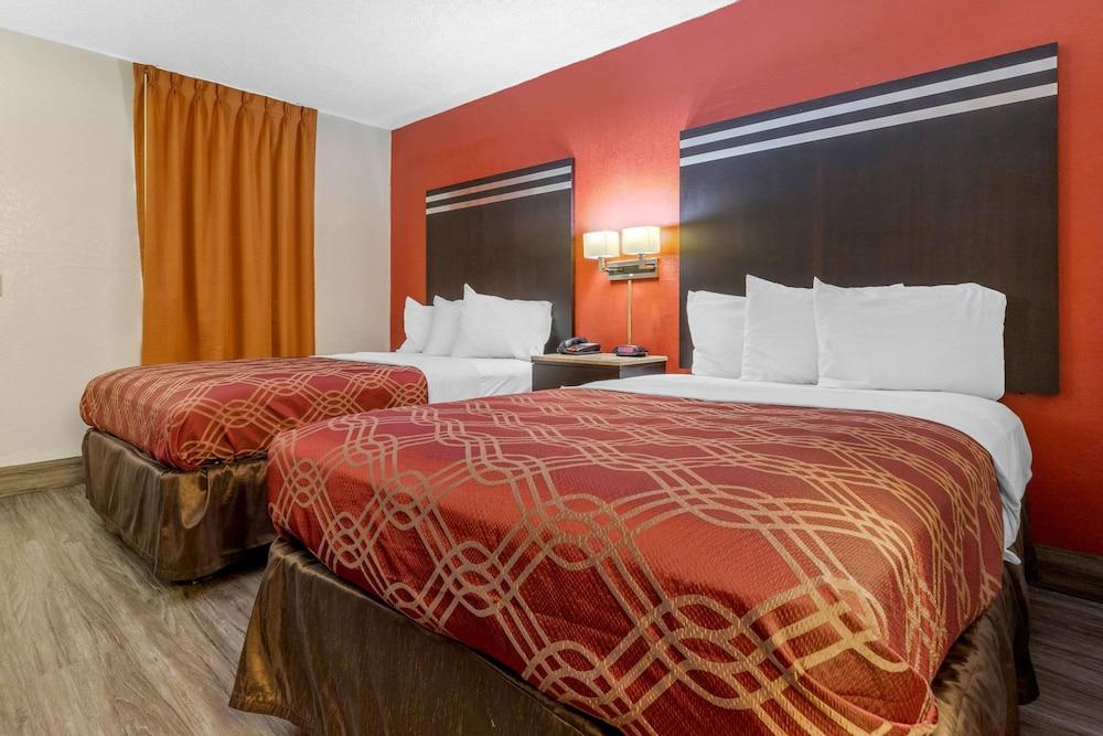 Econo Lodge Columbia Fort Jackson photo 6