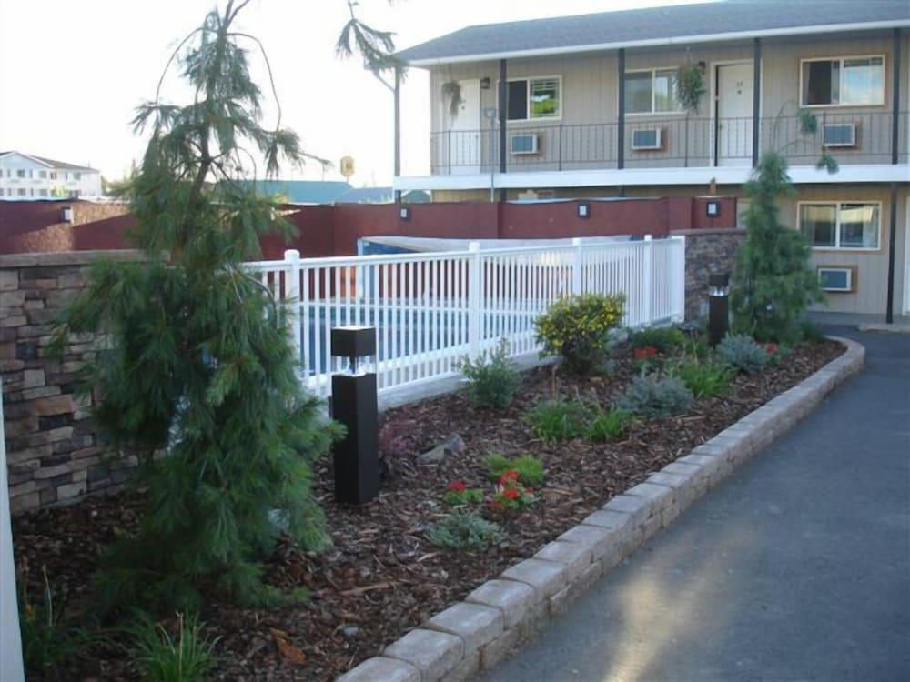 Gateway Inn photo 36
