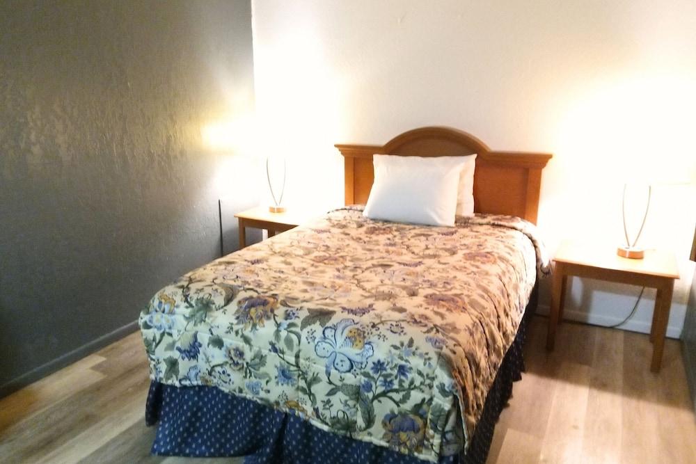 Blueway Inn and Suites El Dorado photo 7